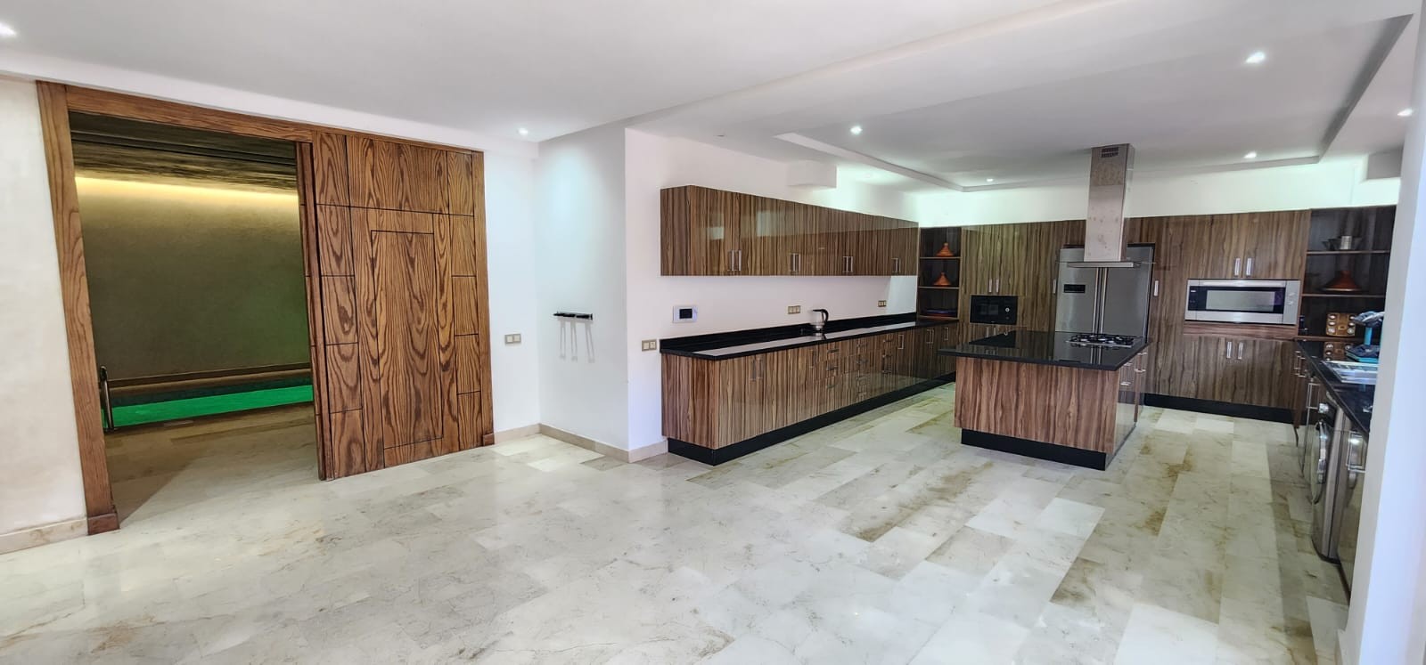 Villa de standing, Route de Tahanaout
