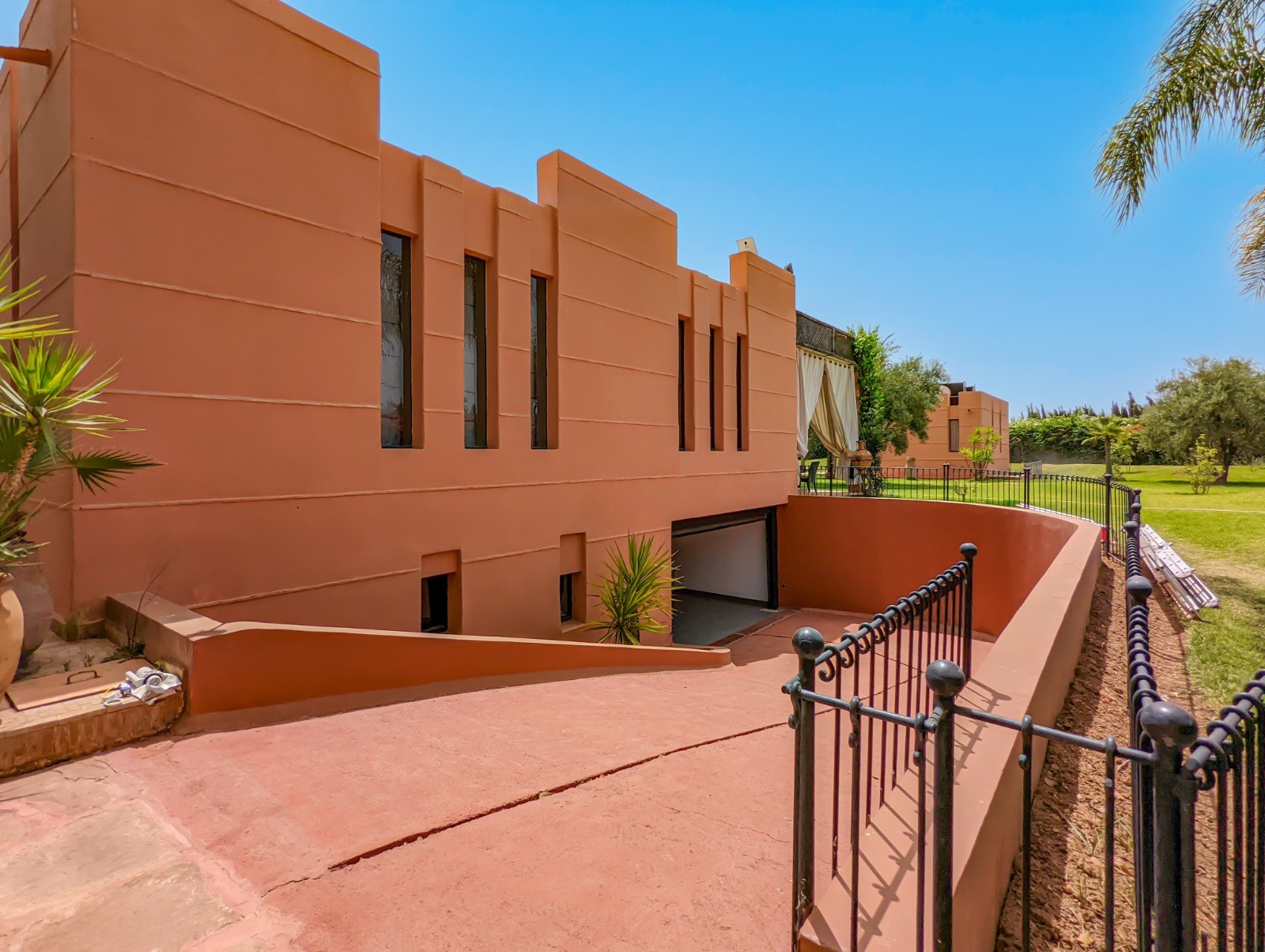 Luxury villa, Road to Ouarzazate
